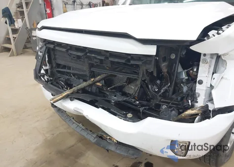 2018 Chevrolet Silverado 1500 2Lt из США, поврежденный, VIN 3GCUKREC1JG516867